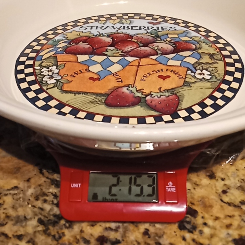 Strawberries Pie Plate Serving Dish.By Susan Winget Certified International Corp - Picture 12 of 12